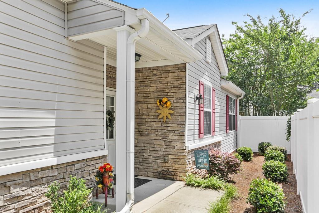 524 Windcroft Cir., Acworth, GA 30101