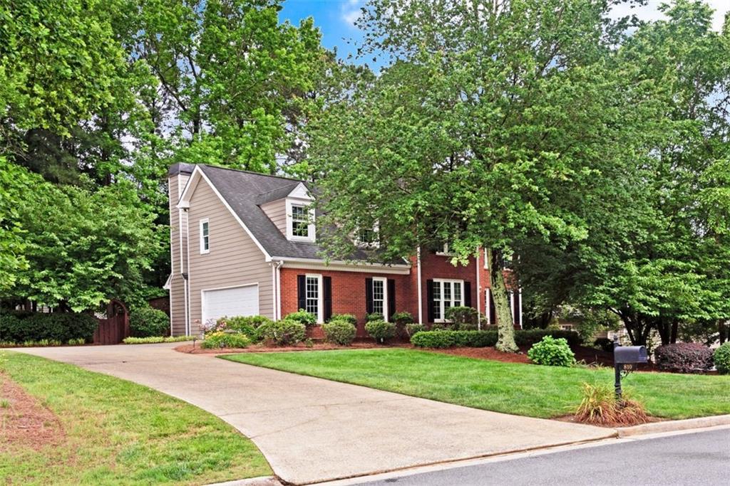 810 Devenish Ln., Roswell, GA 30075