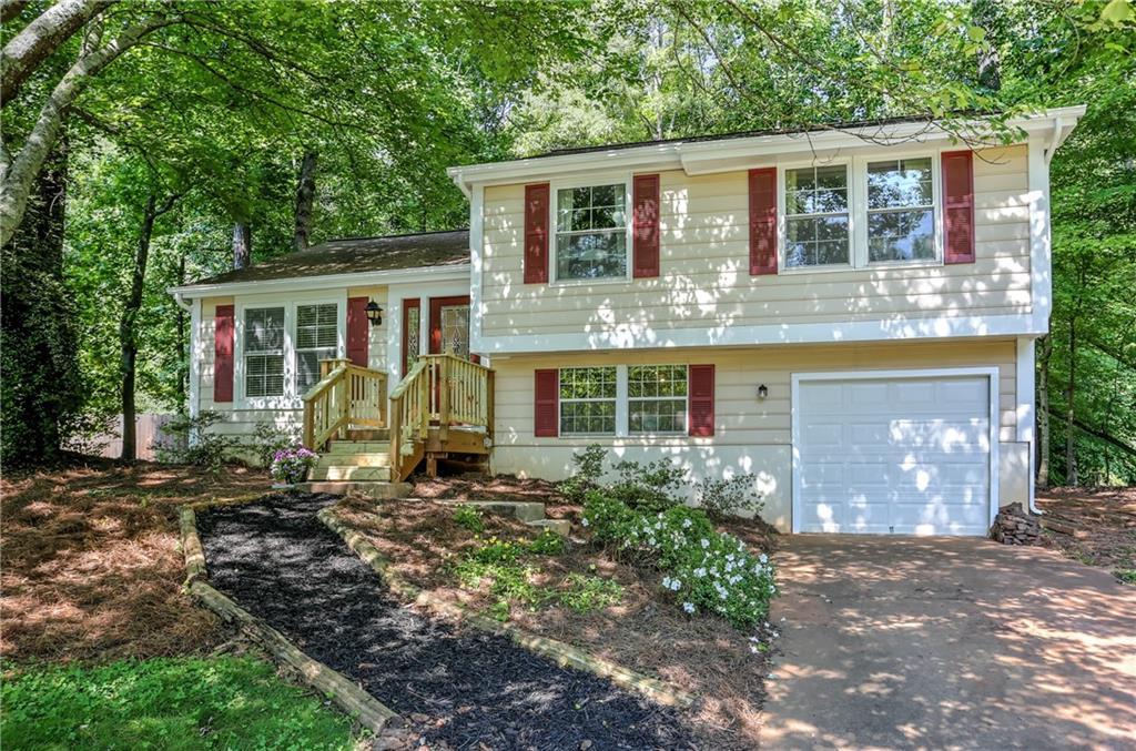 1350 Taylor Oaks Dr., Roswell, GA 30076