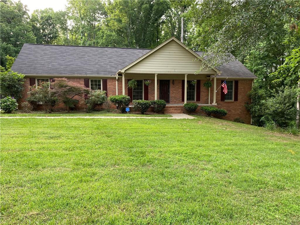 1825 Chaparral Ct., Snellville, GA 30078