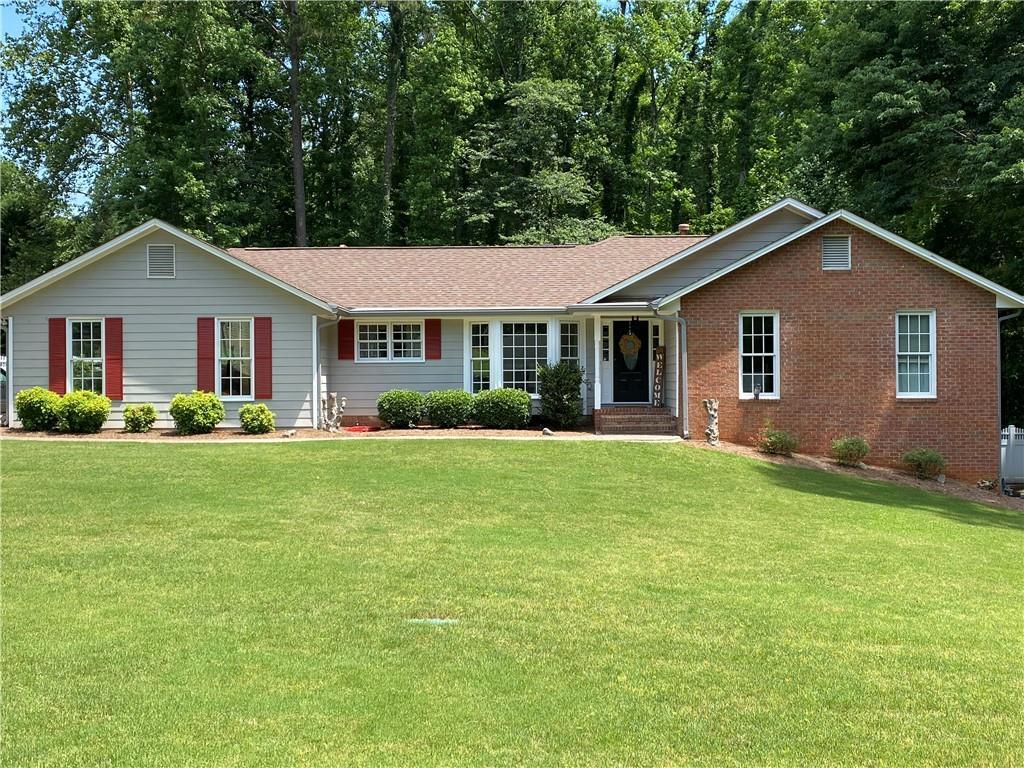 435 Meadowglen Tr., Roswell, GA 30075