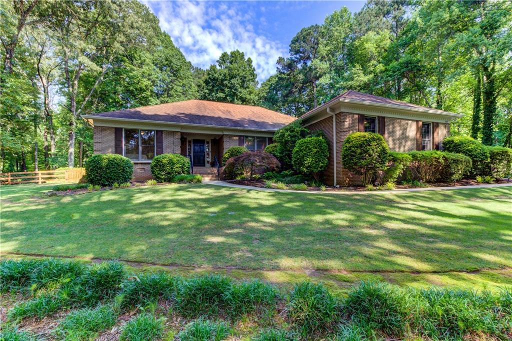 365 Waverly Hall Cir., Roswell, GA 30075