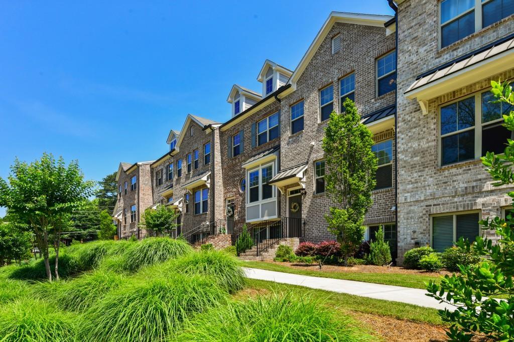 1817 Hislop Ln., Atlanta, GA 30345