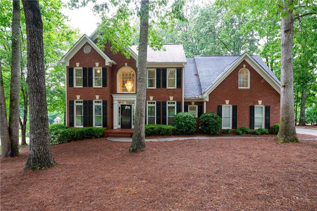 1025 Wellesley Crest Dr., Woodstock, GA 30189