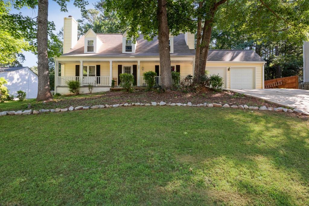 385 Barrington Dr., Roswell, GA 30076