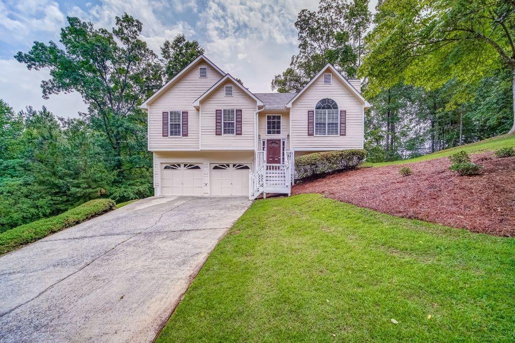 55 Rainbow Ln., Hiram, GA 30141