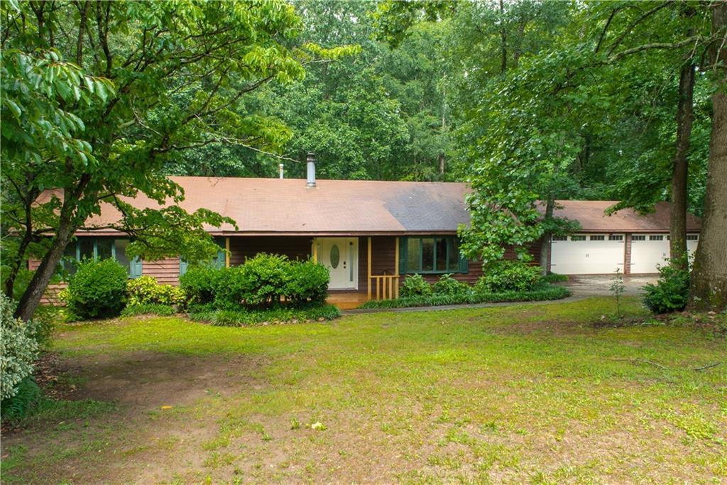 1820 County Line Pl., Douglasville, GA 30135