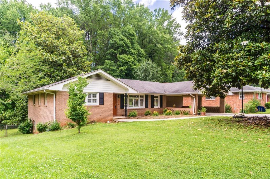 942 Holly Hedge Rd., Stone Mountain, GA 30083