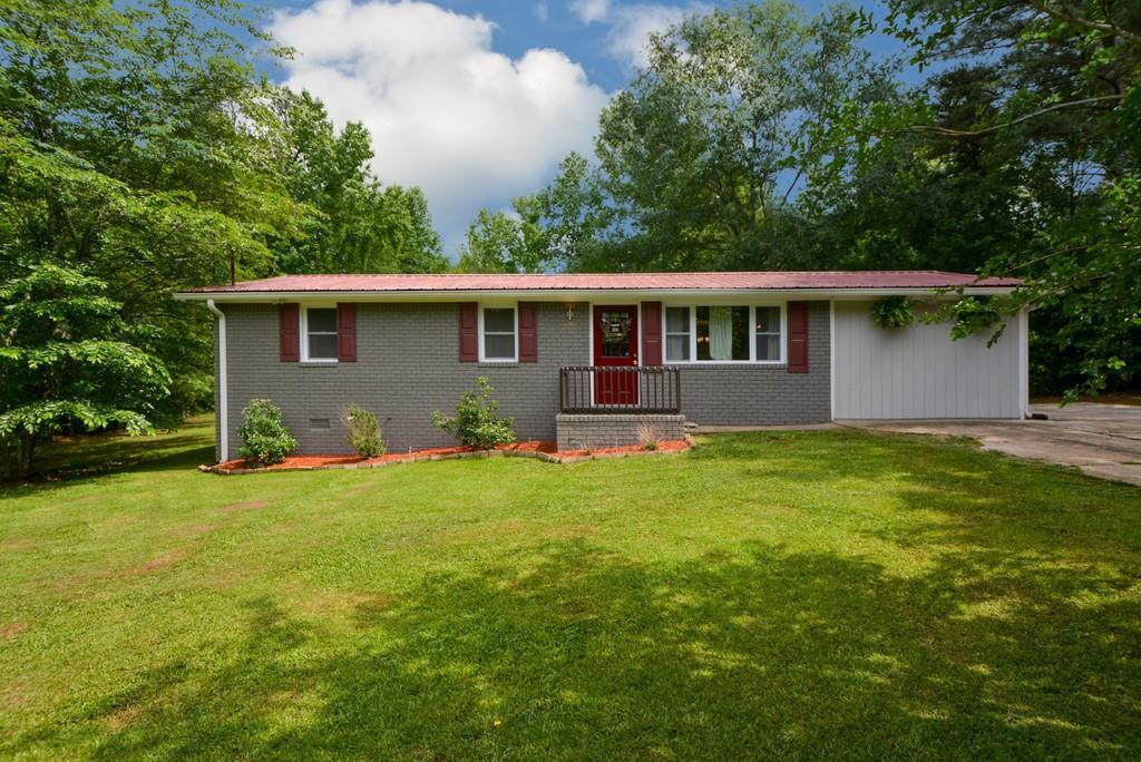 55 Eleanor Ln., Carrollton, GA 30116