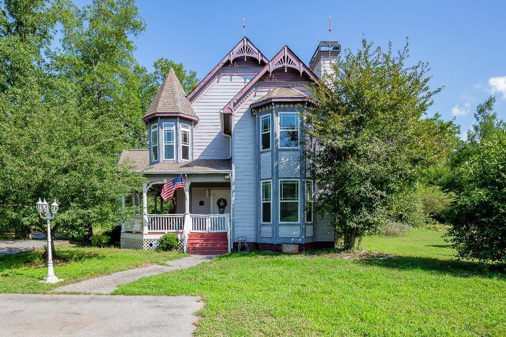 695 Mcneal Rd., Hoschton, GA 30548
