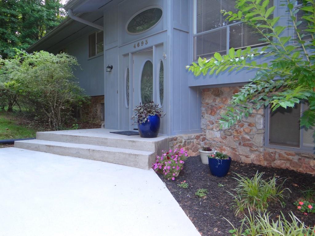 4693 Rivercliff Dr., Lilburn, GA 30047