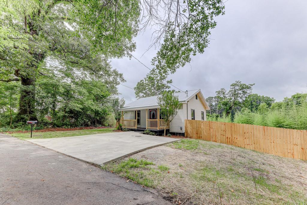 121 Grove Park Ave., Dallas, GA 30132