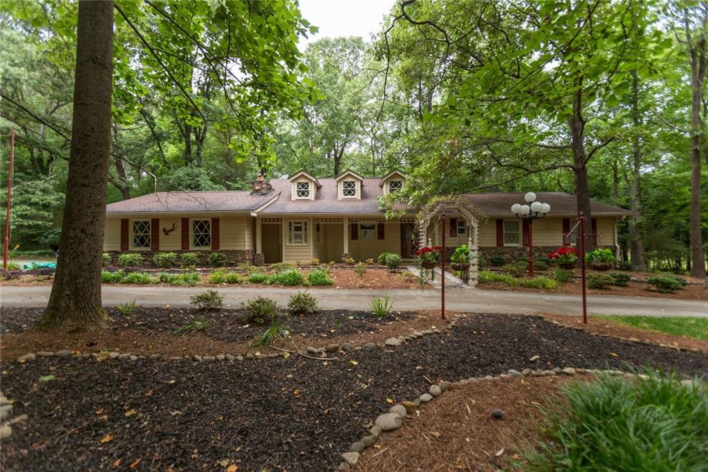 1529 Pinehurst Rd., Grayson, GA 30017