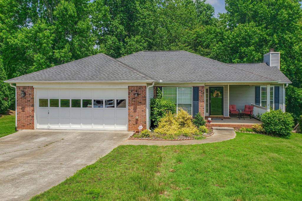 5441 Riverchase Dr., Flowery Branch, GA 30542