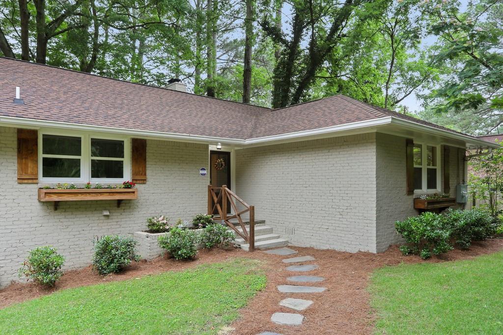 2304 Pembrook Pl., Atlanta, GA 30324