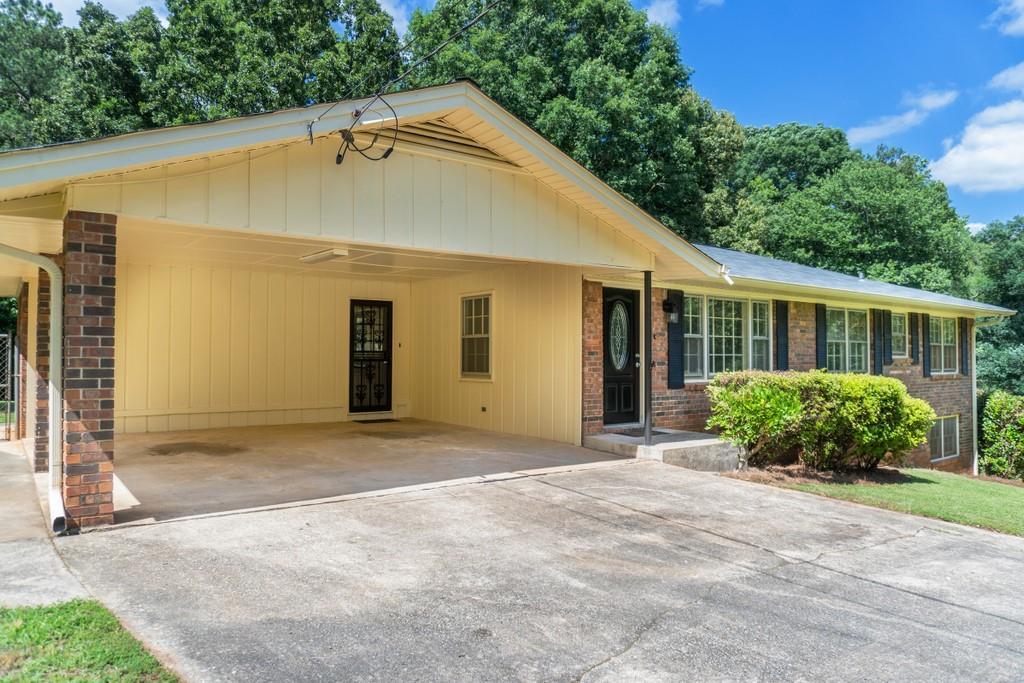 6376 Queens Dr., Douglasville, GA 30135