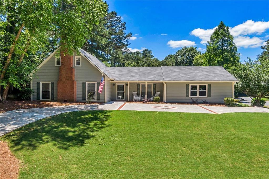1075 Trailmore Dr., Roswell, GA 30076