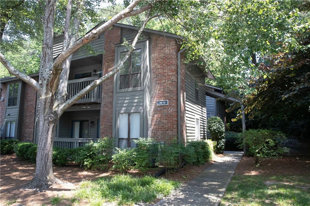 716 Tuxworth Cir., Decatur, GA 30033