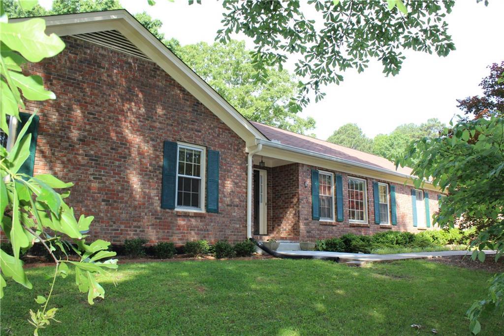 2173 Valley Creek Cir., Snellville, GA 30078