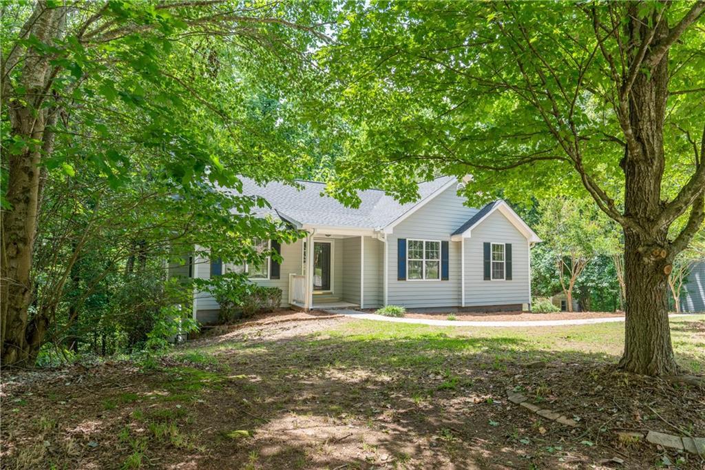 8385 Emerald Pointe Ln., Gainesville, GA 30506