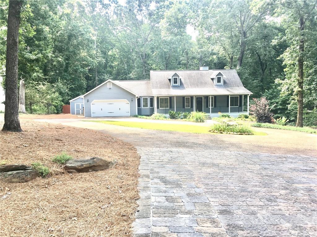 4470 Hidden Oaks Dr., Flowery Branch, GA 30542