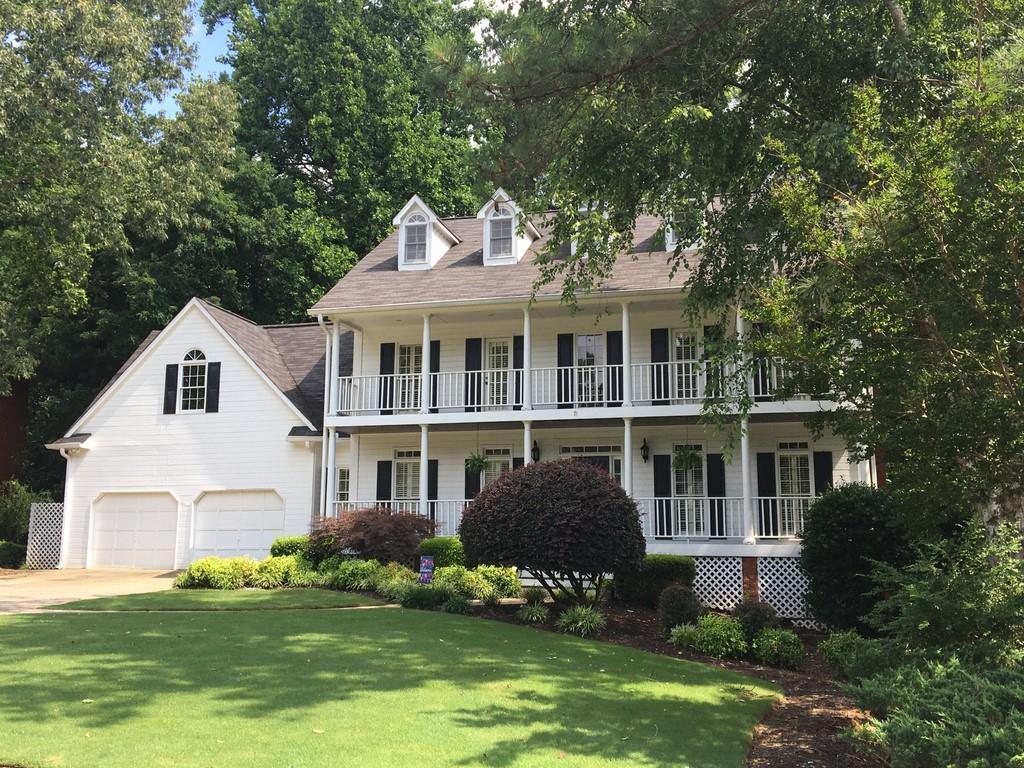 3303 Lantern Coach Ln., Roswell, GA 30075