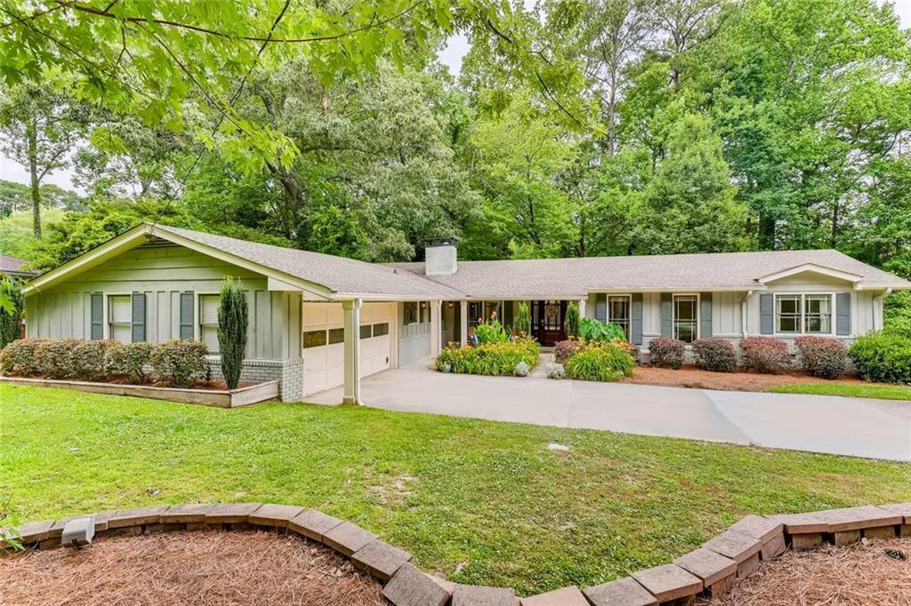 2426 Kings Point Dr., Dunwoody, GA 30338