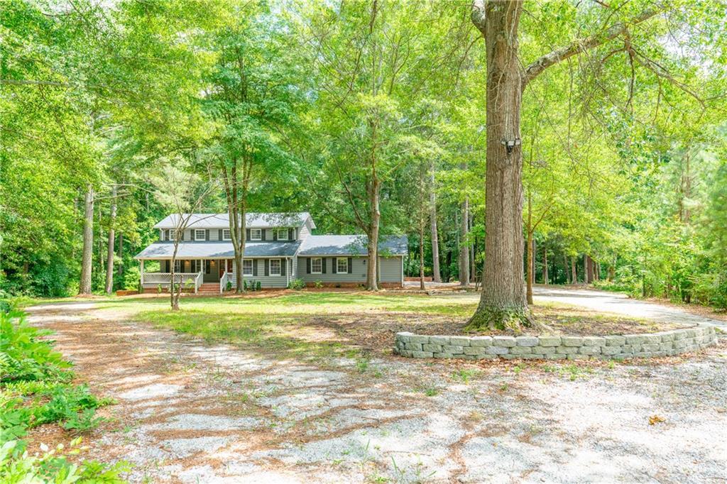 1998 Rockdale Cir., Snellville, GA 30078