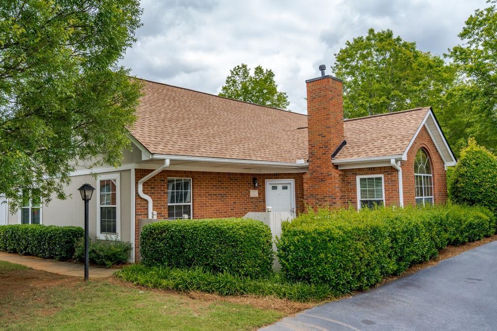 3731 Vineyards Lake Cir., Kennesaw, GA 30144