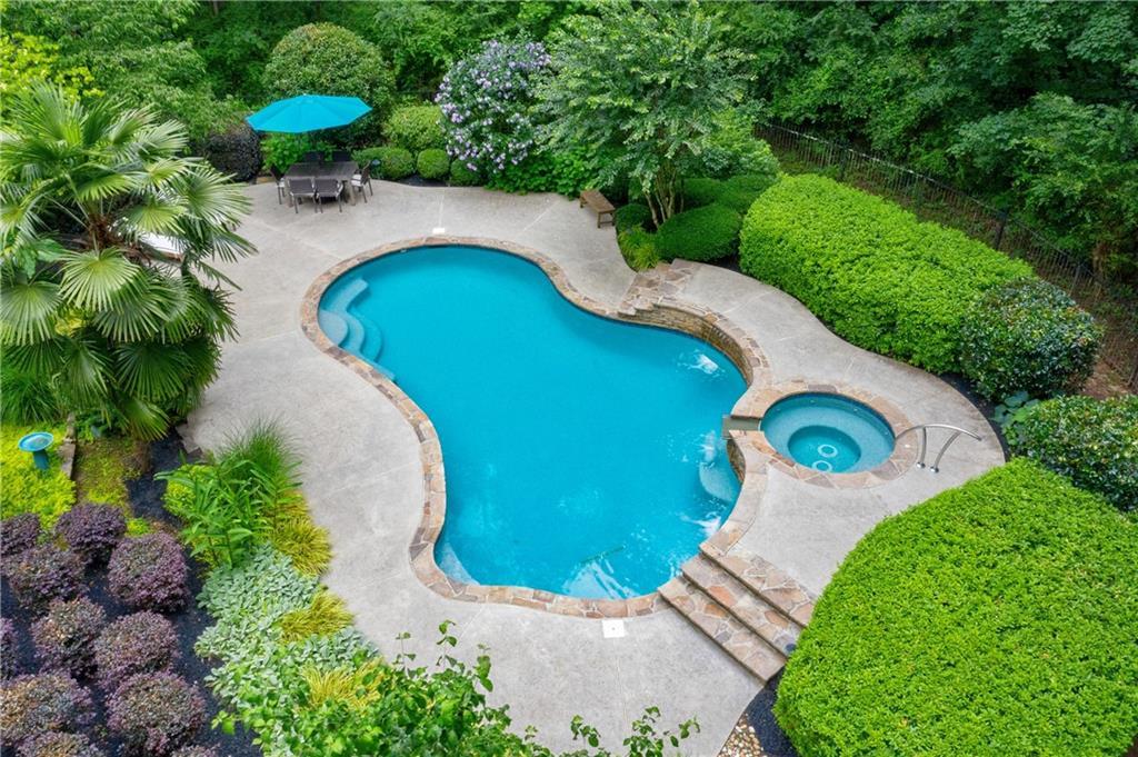 650 Woodstream Court Ct., Roswell, GA 30075