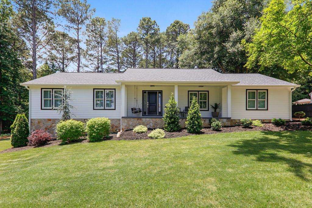 104 Knotts Landing Dr., Woodstock, GA 30188