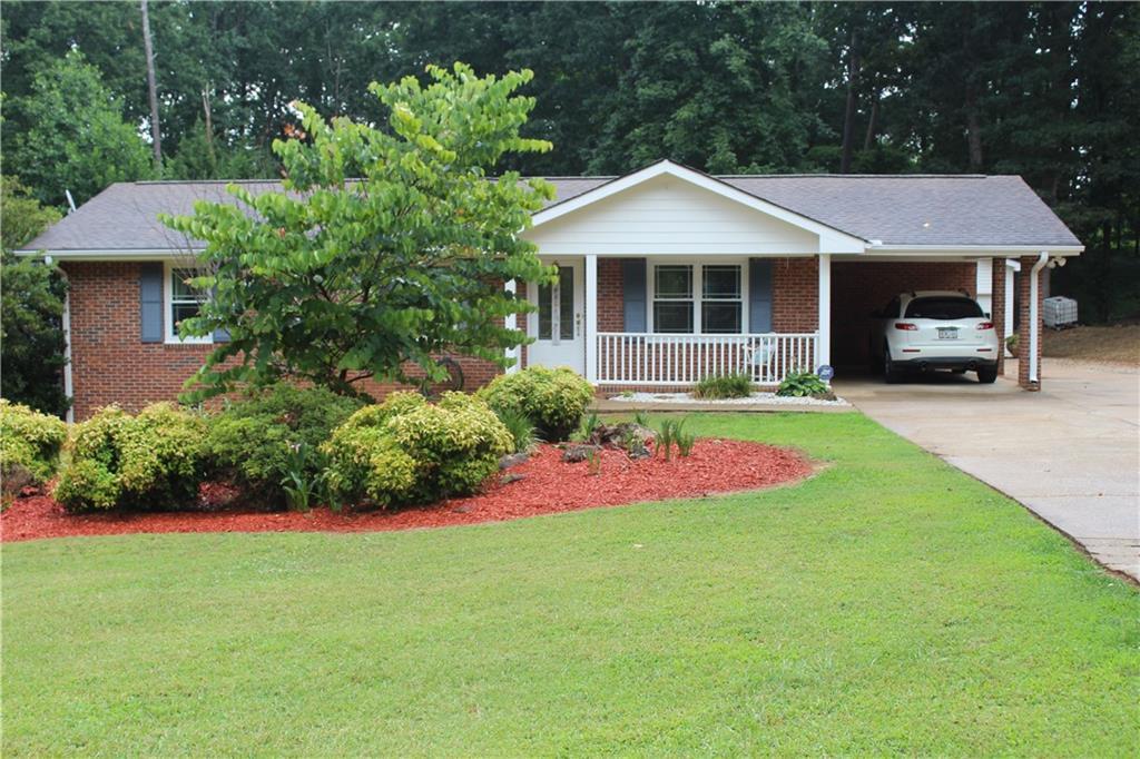 975 Honeysuckle Tr., Winder, GA 30680