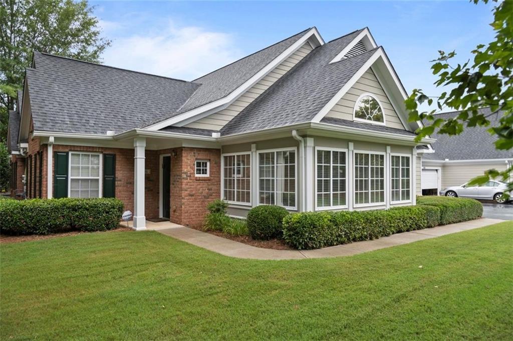 206 Village Ln., Roswell, GA 30075