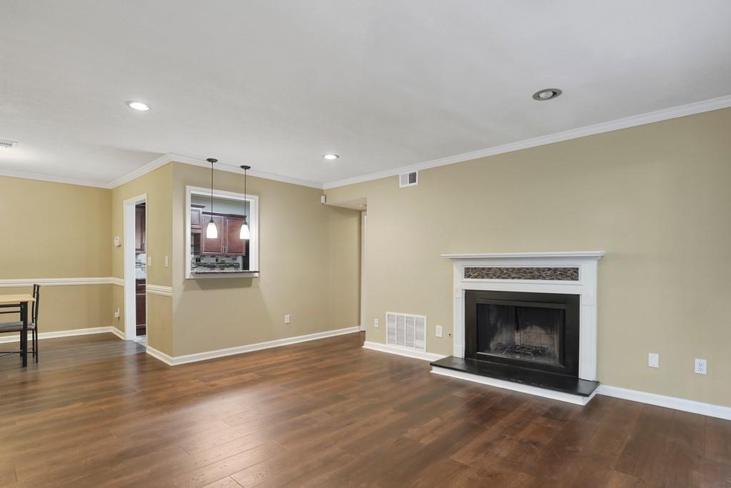 1403 Vicksburg Pl., Sandy Springs, GA 30350