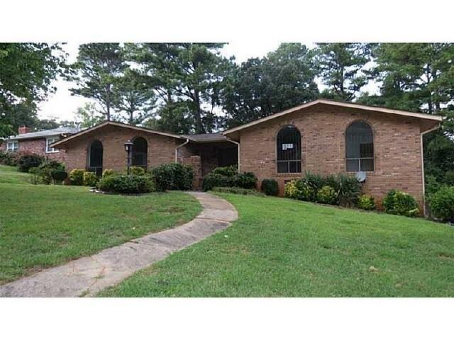 2316 Crestknoll Cir., Decatur, GA 30032