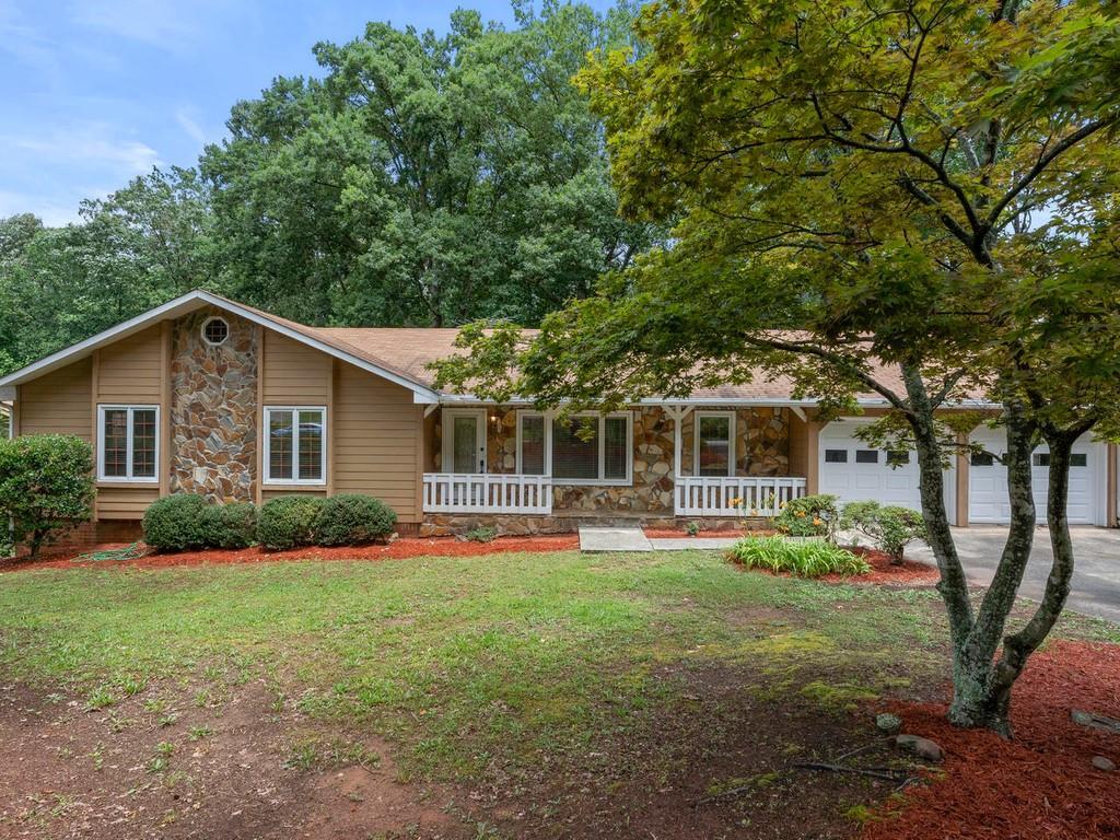 1951 Trophy Dr., Marietta, GA 30062