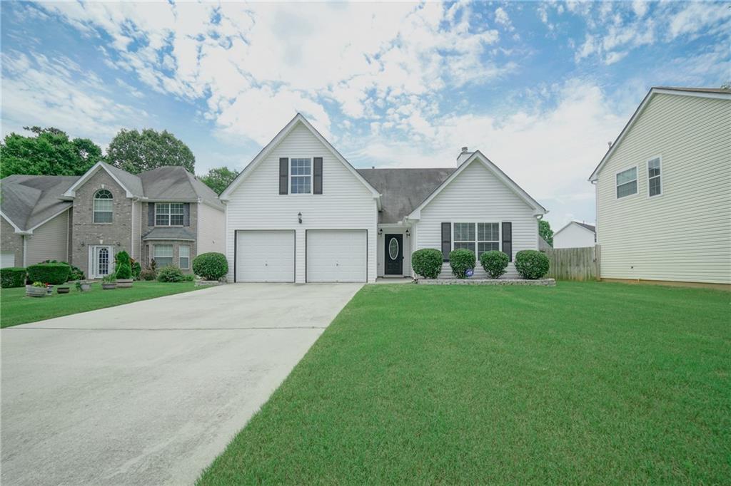 69 Lake Crossing Ct., Fayetteville, GA 30215