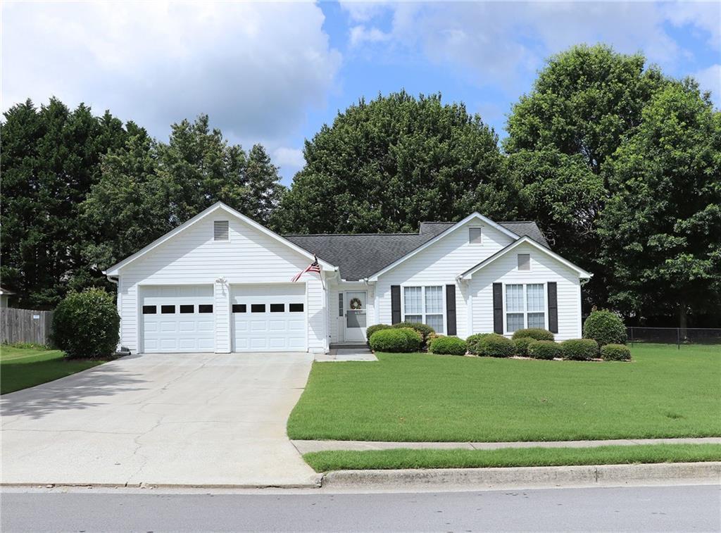 3397 Summit Glen Dr., Loganville, GA 30052