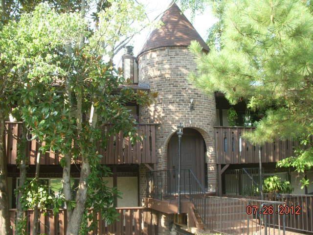 1220 Camelot Dr., College Park, GA 30349