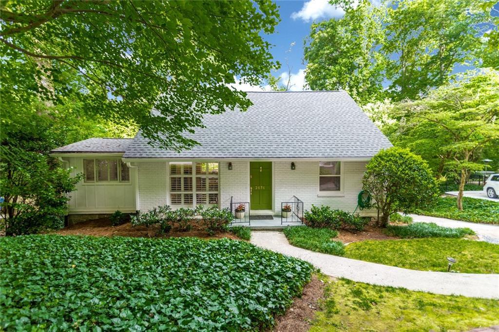 2676 Ridgemore Rd., Atlanta, GA 30318