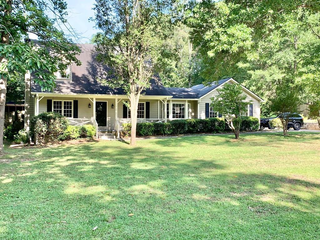 165 Huntington Ct., Fayetteville, GA 30214