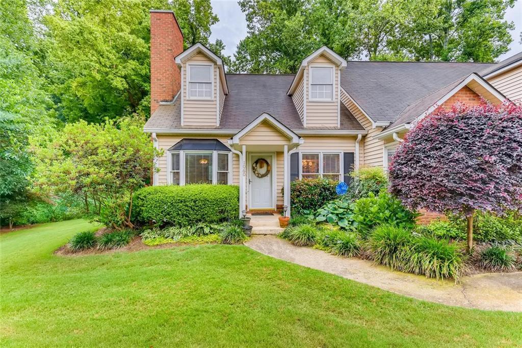 1060 Sasha Ln., Roswell, GA 30075