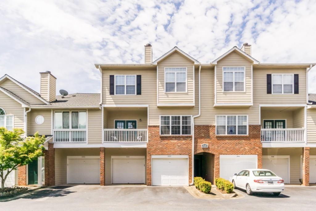 505 Vinings Forest Ct., Smyrna, GA 30080