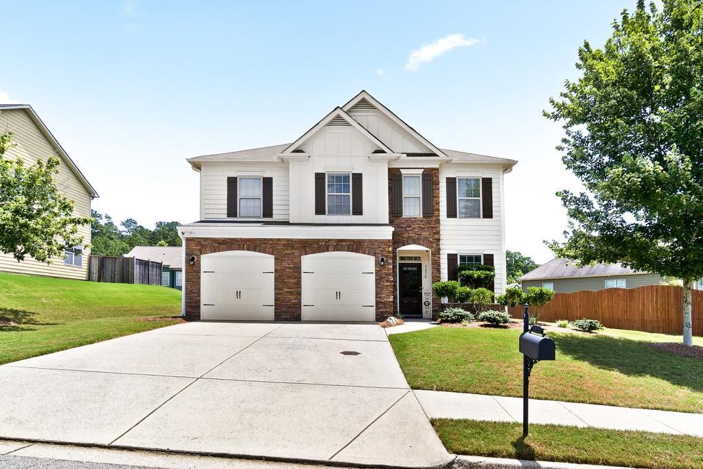 3272 Willow Meadow Ln., Douglasville, GA 30135