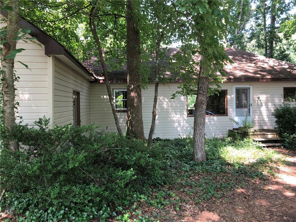 7015 Haw Creek Pl., Gainesville, GA 30506