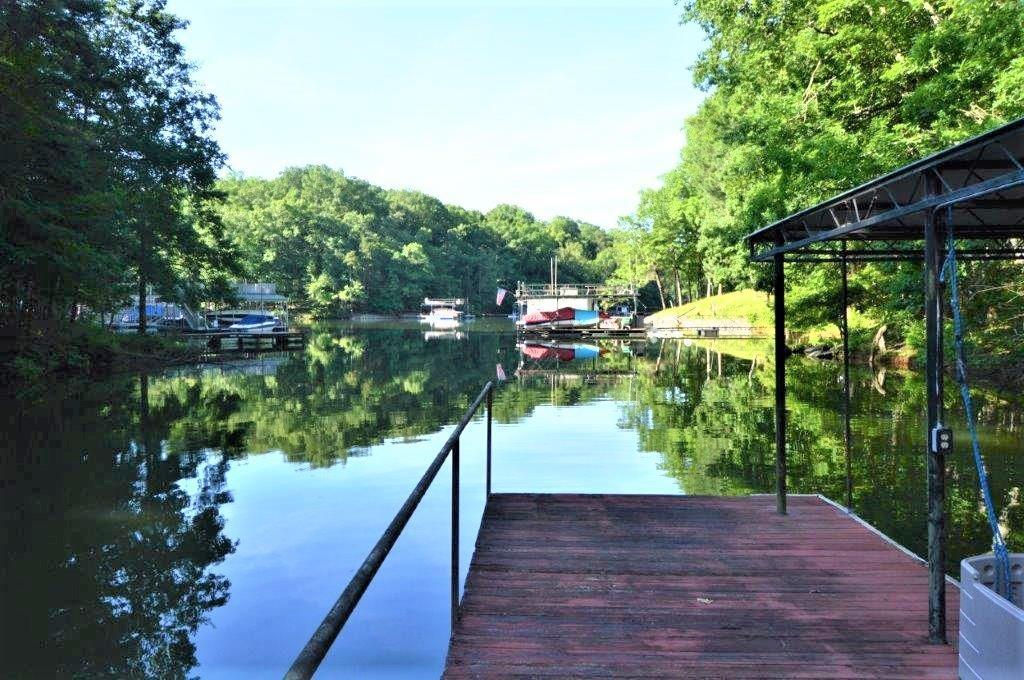 8265 Bennett Ln., Gainesville, GA 30506