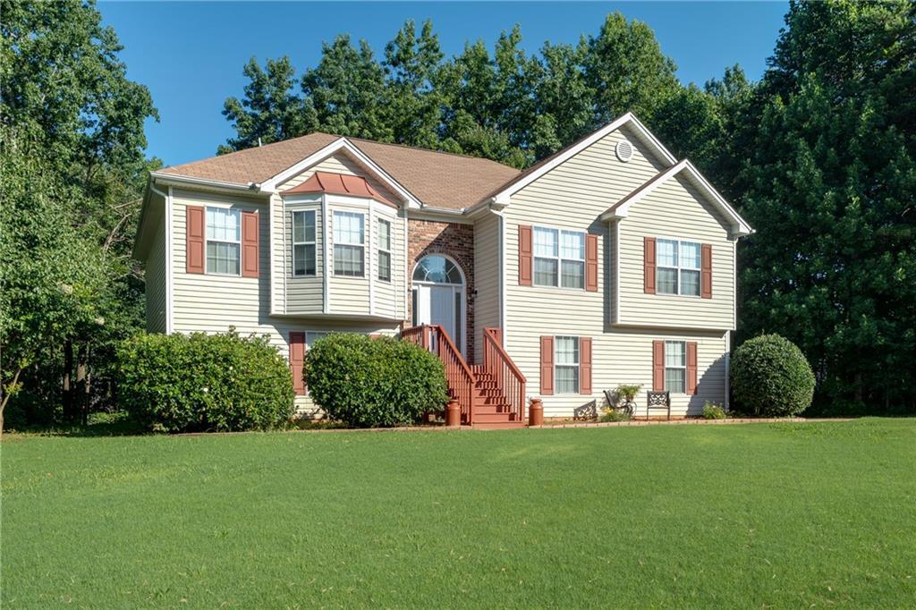 6264 Saturn Dr., Flowery Branch, GA 30542