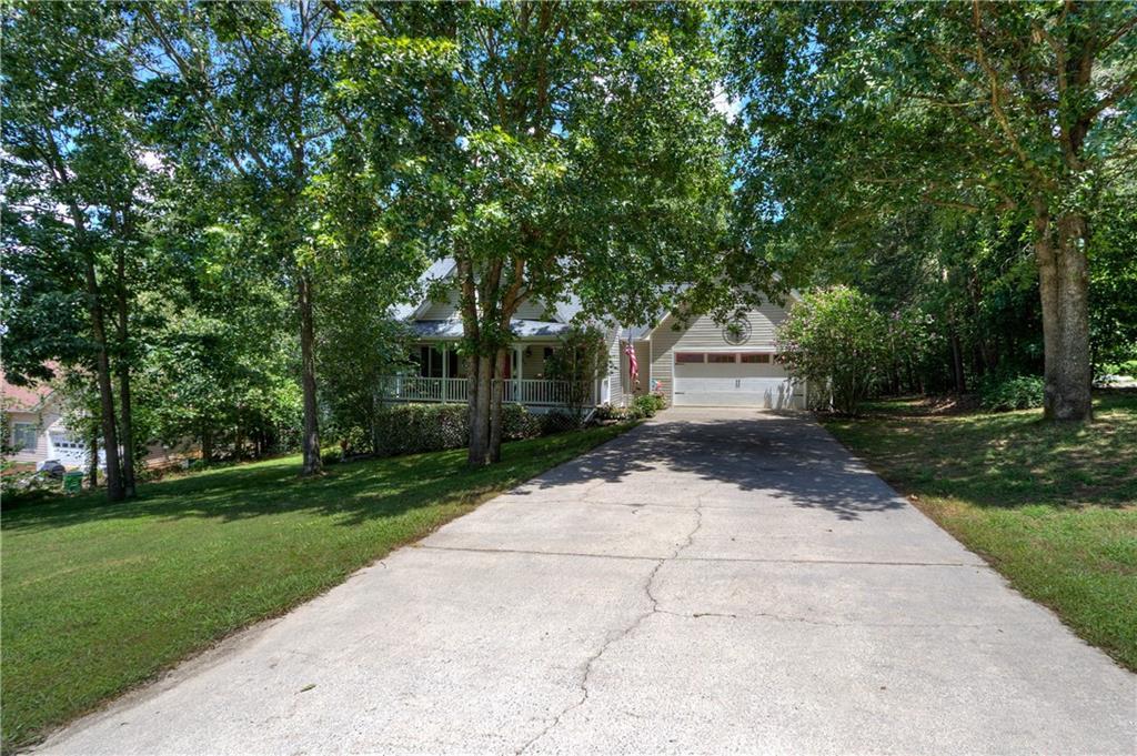 27 Indian Hills Dr., Rydal, GA 30171