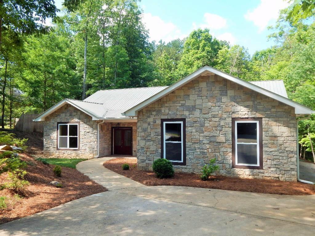 226 Ridgewood Dr., Waleska, GA 30183