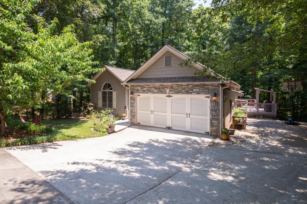 210 Hickory Hills Dr., Dawsonville, GA 30534